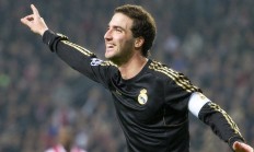 开云体育直播-一球定江山，西亚卡姆关键绝杀助掘金力克辽宁，诠释巨星价值