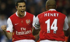 开云足球直播-教科书之夜，爱德华兹如何定义欧冠淘汰赛的完美表现