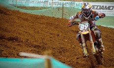 开云平台-字母哥只手遮天！鹈鹕防线崩盘，雷霆主场见证希腊怪兽统治比赛走势