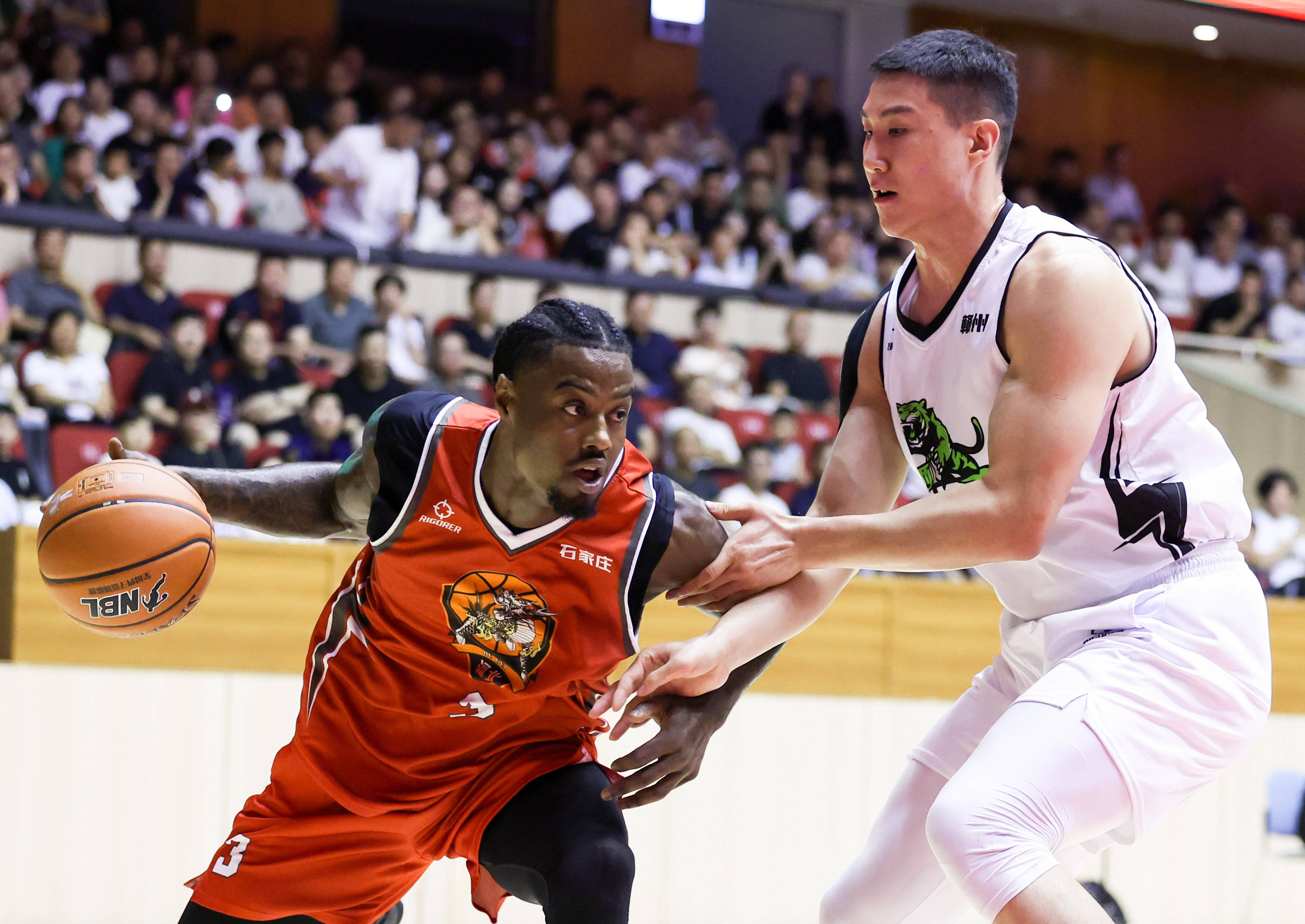 江西男篮艰难取胜,奋勇冲刺前景 江西男篮艰难取胜,奋勇冲刺前景