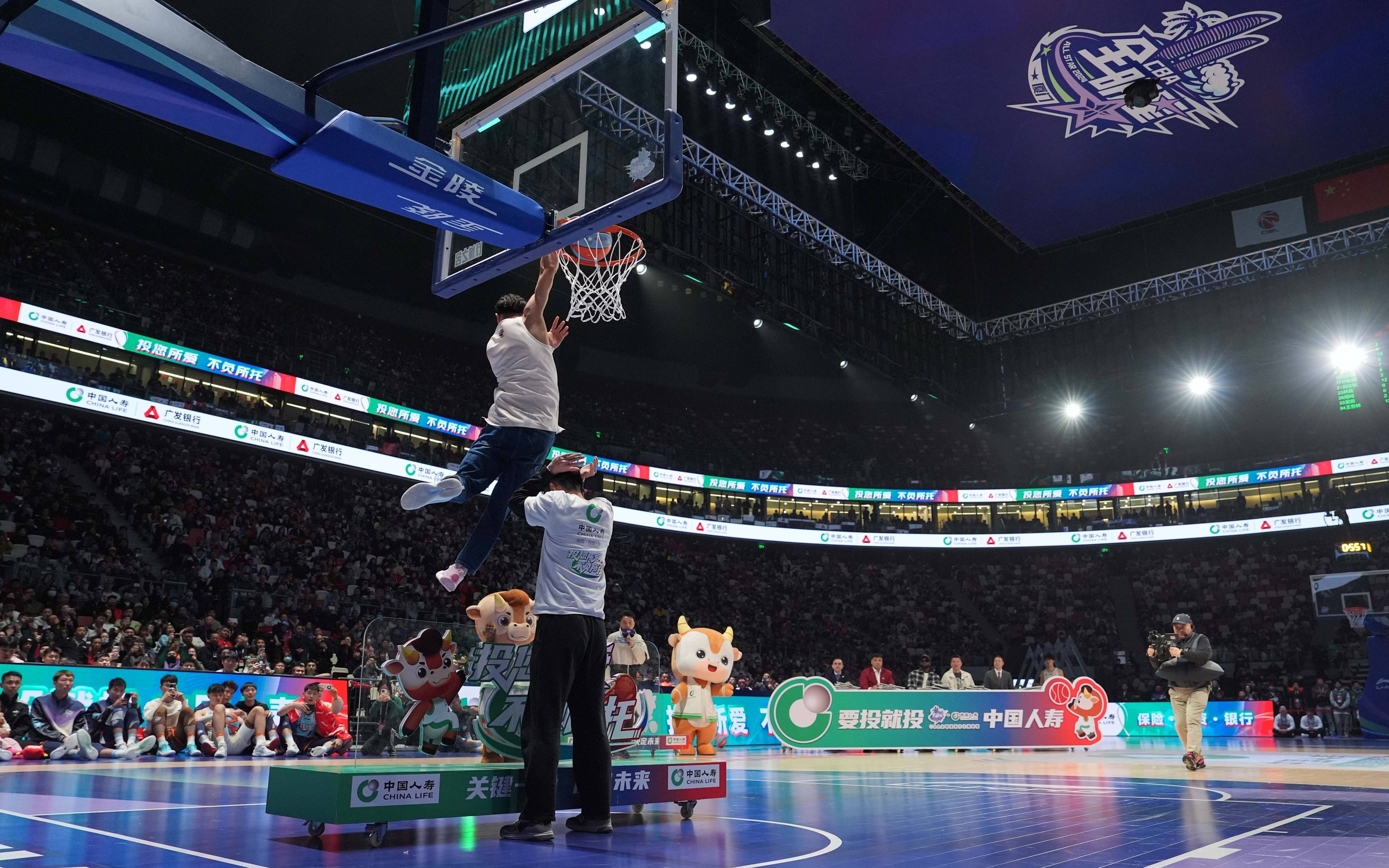 篮球气氛浓重,球迷激情洋溢,现场火爆热烈的简单介绍 篮球气氛浓重,球迷激情洋溢,现场火爆热烈的简单介绍