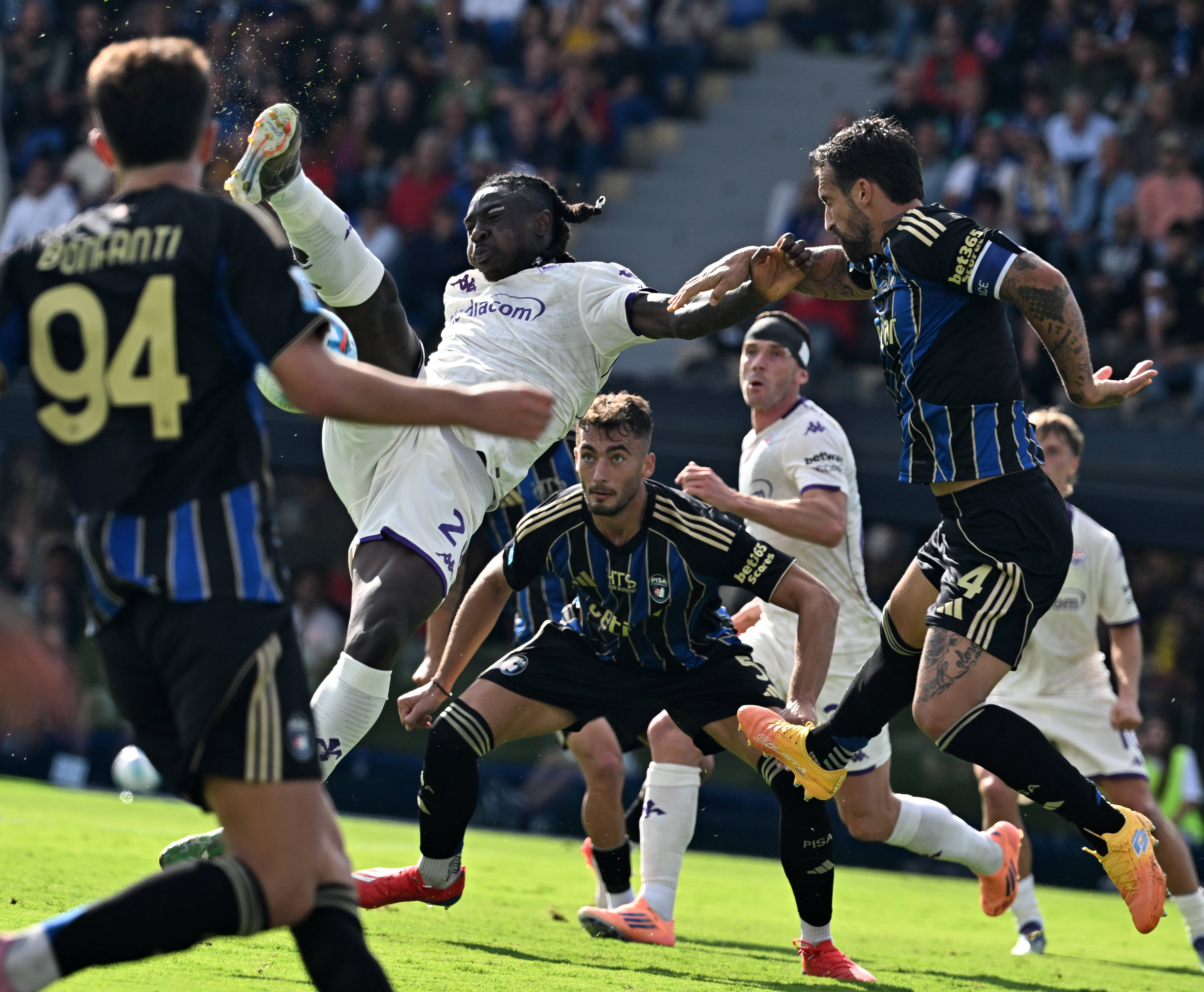 关于空中争顶能力出色，头球威胁的信息