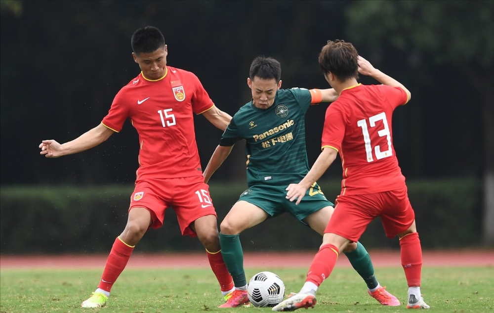 尤文图斯中卫头球破门，帮助球队锁定胜局的简单介绍